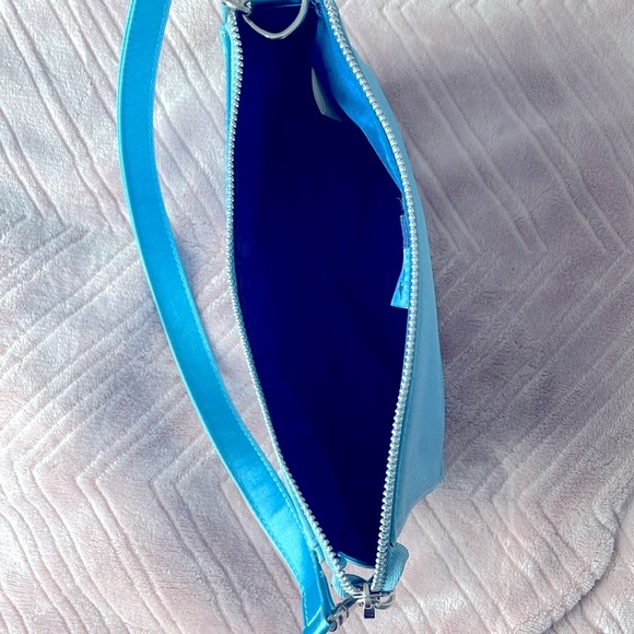 Roxy two toned satin bag, baby blue, navy blue inside - Picture 6 of 7